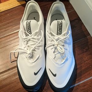 Nike air max sequent 4.5 size 11.5 black and white